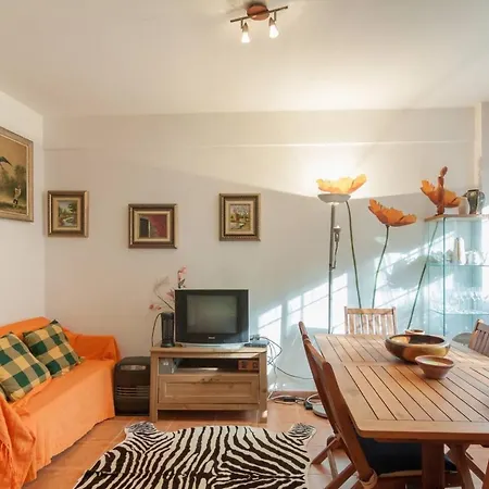 Chalet With 2 Bedrooms In Bustablado With Wonderful Mountain View And Enclosed Garden בקתה