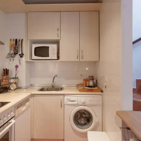 Chalet With 2 Bedrooms In Bustablado With Wonderful Mountain View And Enclosed Garden בקתה