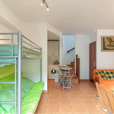 Chalet With 2 Bedrooms In Bustablado With Wonderful Mountain View And Enclosed Garden בקתה *