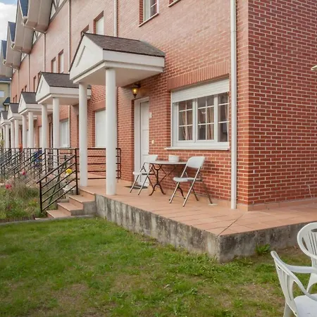 בקתה Chalet With 2 Bedrooms In Bustablado With Wonderful Mountain View And Enclosed Garden El Avellanal