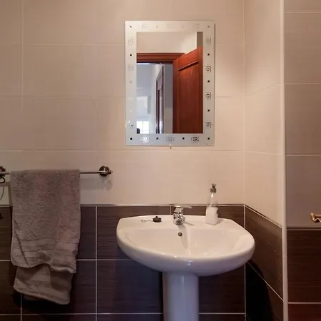 Chalet With 2 Bedrooms In Bustablado With Wonderful Mountain View And Enclosed Garden בקתה *