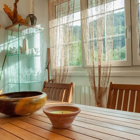 Chalet With 2 Bedrooms In Bustablado With Wonderful Mountain View And Enclosed Garden בקתה *